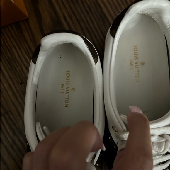 Louis Vuitton authentic women sneakers - Picture 3 of 6